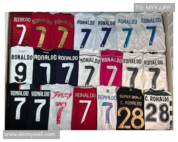 七零年代足球明星的辉煌岁月与传奇故事回顾 七零年代足球明星的辉煌岁月与传奇故事回顾