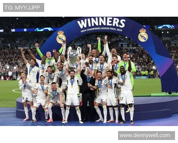 各个年代足球明星的辉煌历程与影响力解析