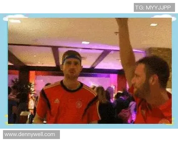 模仿足球明星带球搞笑瞬间大集合让你捧腹大笑的精彩表演 模仿足球明星带球搞笑瞬间大集合让你捧腹大笑的精彩表演